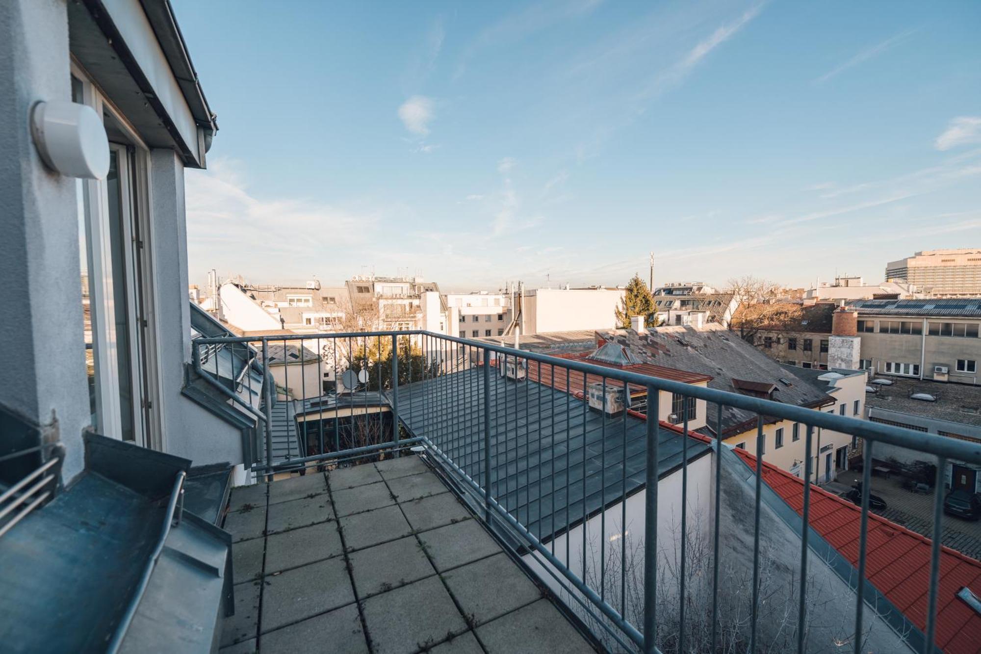 Apartment Stylish With Balcony And Rooftop Views *