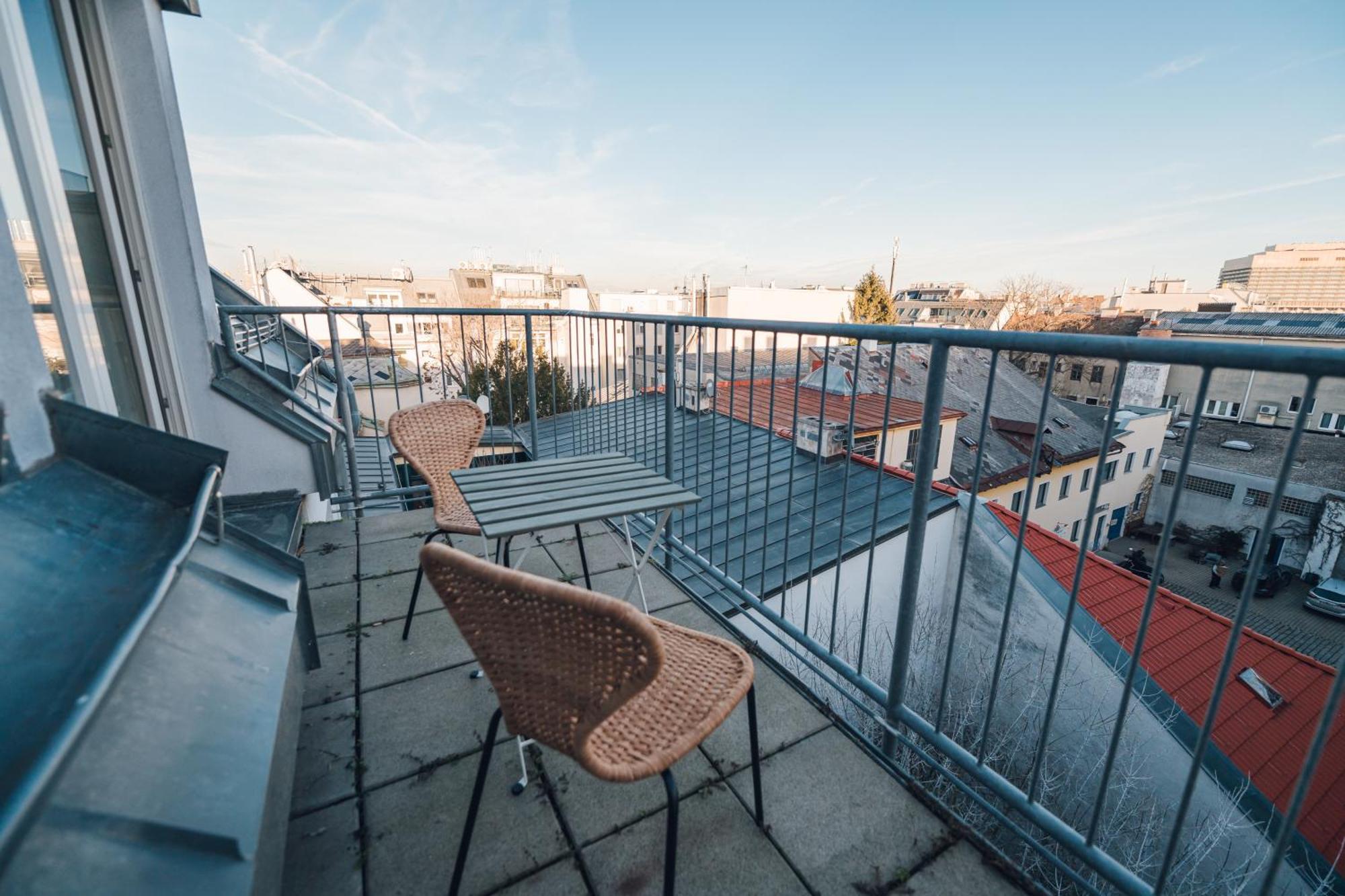 Apartment Stylish With Balcony And Rooftop Views *
