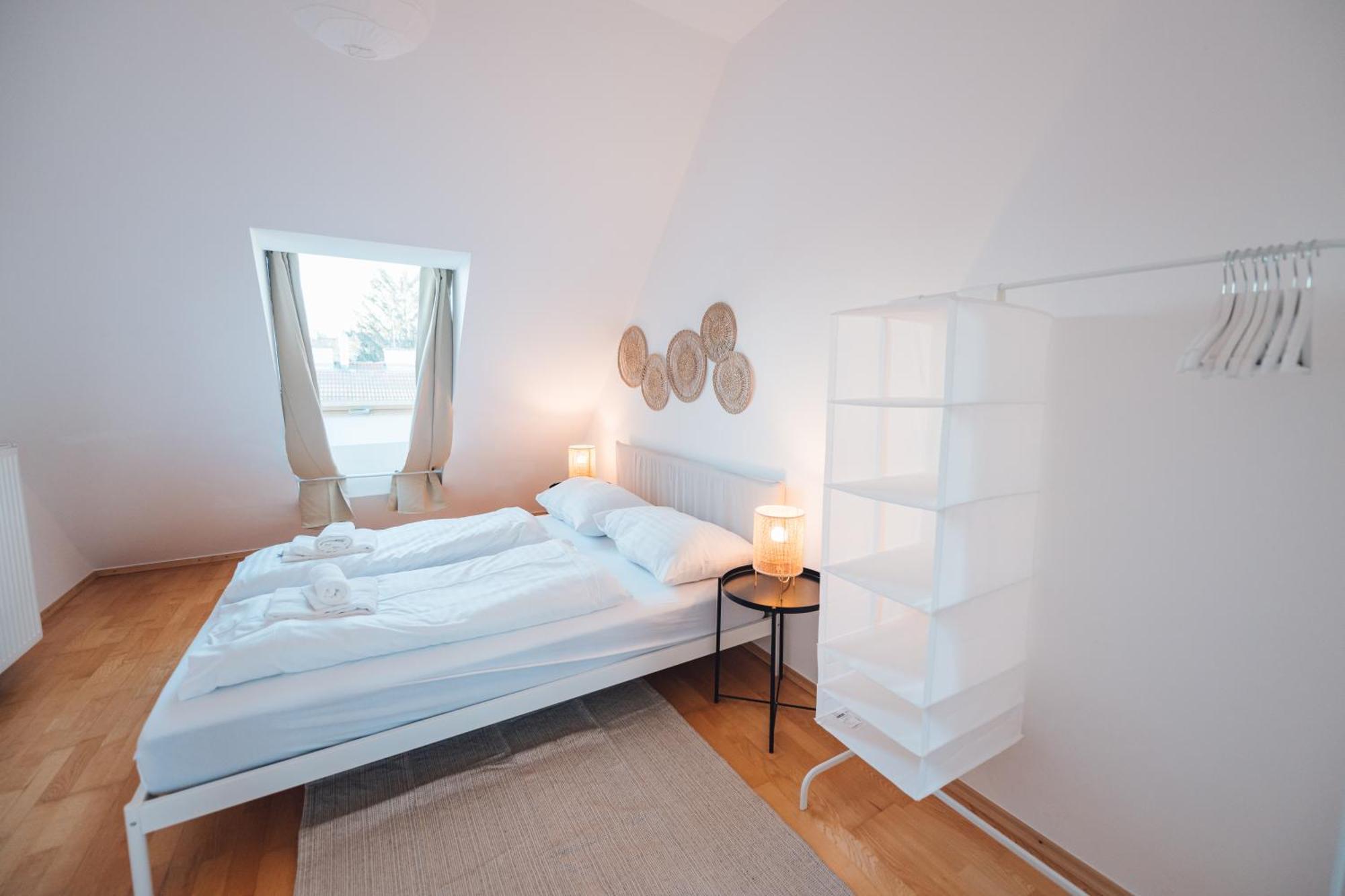 Stylish With Balcony And Rooftop Views Apartment