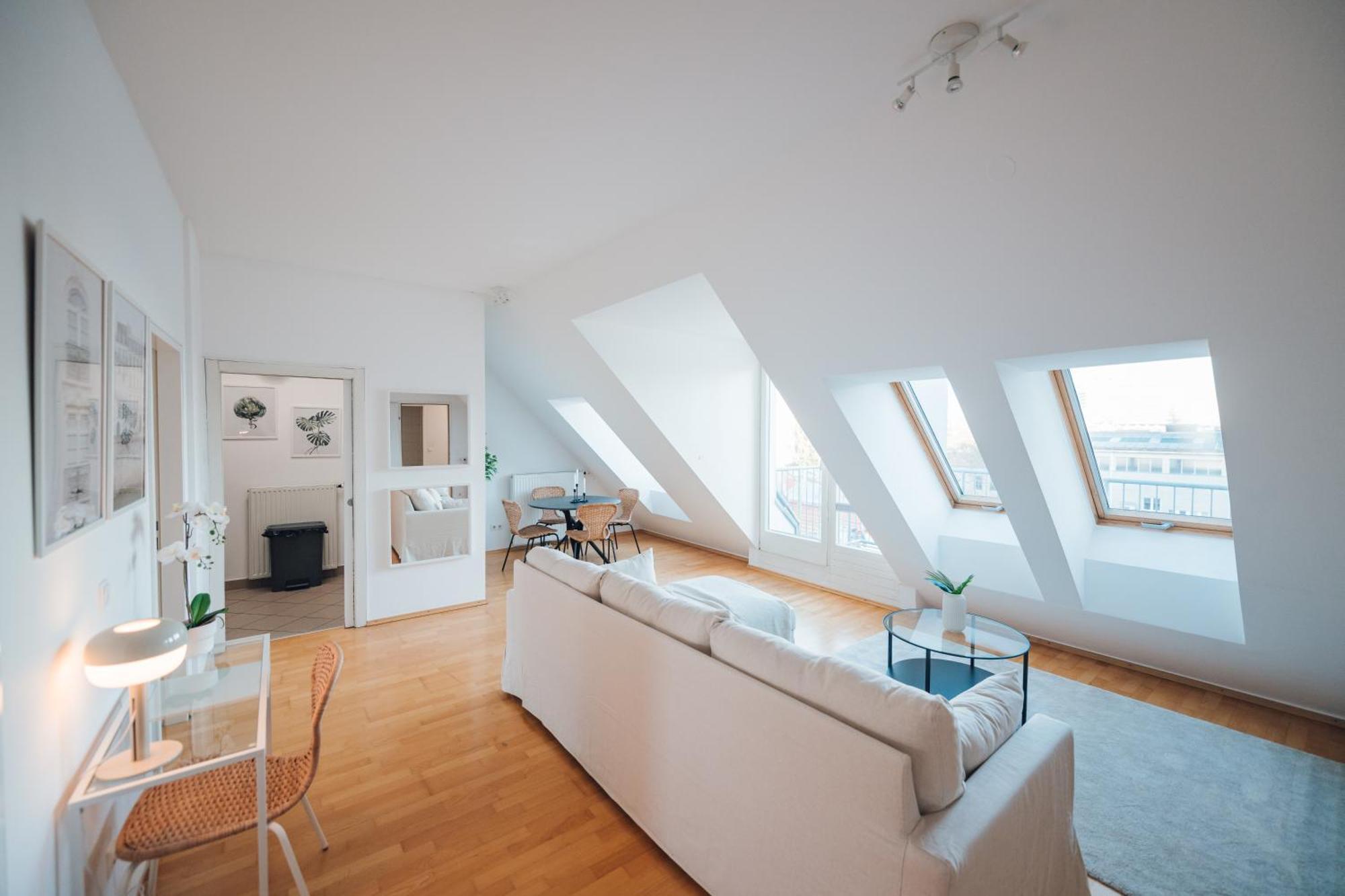 Apartment Stylish With Balcony And Rooftop Views *